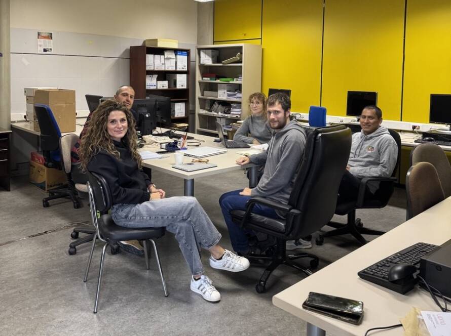 De izquierda a derecha. Peio Oria, Angela Bernardini, Enya López, Iñaki Pérez del Notario y Juan Quizhpilema durante la reunión.