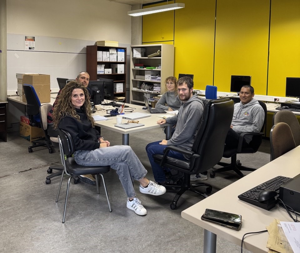 De izquierda a derecha. Peio Oria, Angela Bernardini, Enya López, Iñaki Pérez del Notario y Juan Quizhpilema durante la reunión.